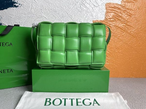 完売必至ボッテガヴェネタ コピー パデッド カセット レザー製クロスボディバッグ boh27653 - 画像 (2)