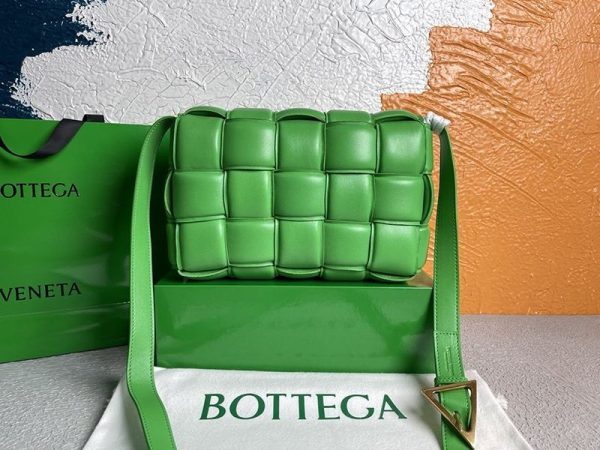完売必至ボッテガヴェネタ コピー パデッド カセット レザー製クロスボディバッグ boh27653 - 画像 (3)