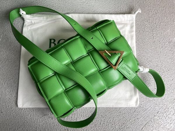 完売必至ボッテガヴェネタ コピー パデッド カセット レザー製クロスボディバッグ boh27653 - 画像 (6)