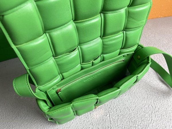 完売必至ボッテガヴェネタ コピー パデッド カセット レザー製クロスボディバッグ boh27653 - 画像 (7)