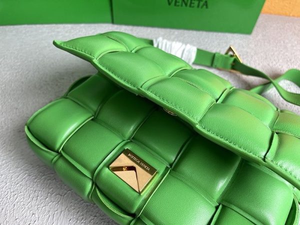 完売必至ボッテガヴェネタ コピー パデッド カセット レザー製クロスボディバッグ boh27653 - 画像 (8)