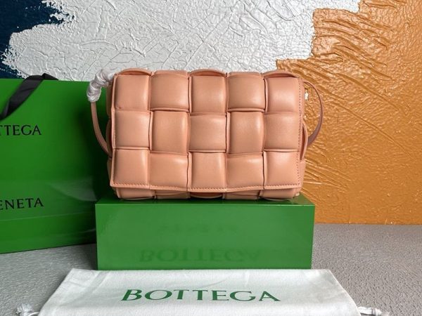 秋冬新作ボッテガヴェネタ パデッド カセット コピー レザー製クロスボディバッグ bol58962 - 画像 (2)