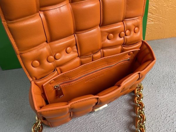 21-22AWボッテガヴェネタ ザチェーン カセット 偽物 レザー製クロスボディバッグ bow99178 - 画像 (8)