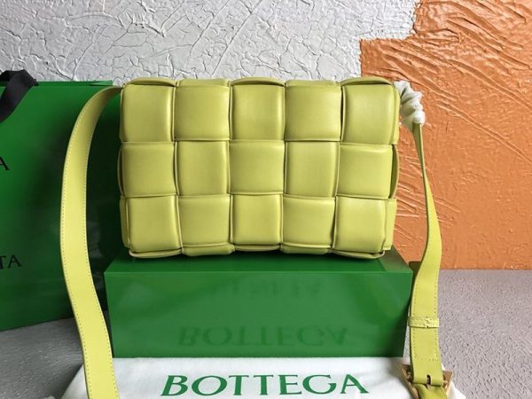 セール新作ボッテガヴェネタ パデッド カセット 偽物 レザー製クロスボディバッグ boc82579 - 画像 (3)