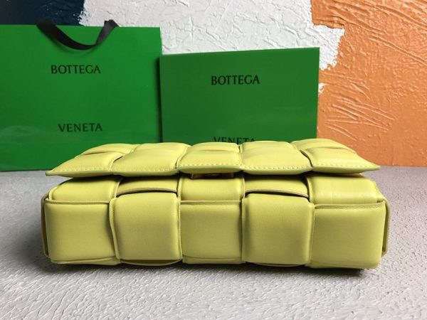 セール新作ボッテガヴェネタ パデッド カセット 偽物 レザー製クロスボディバッグ boc82579 - 画像 (6)