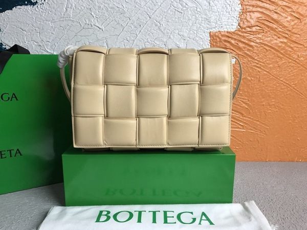 希少色ボッテガヴェネタ パデッド カセット コピー レザー製クロスボディバッグ boa26783 - 画像 (2)