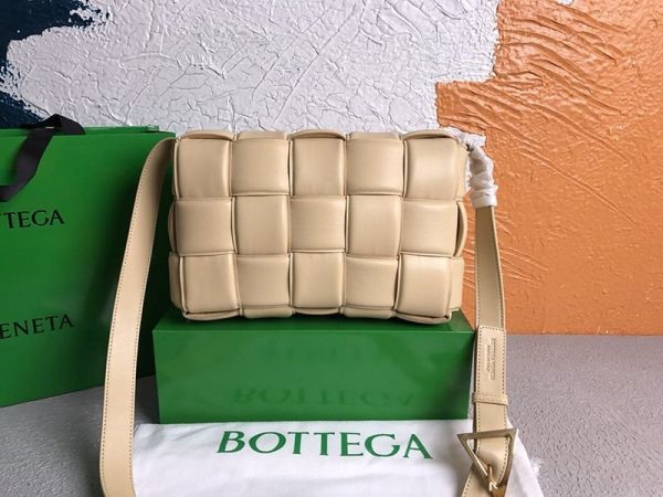 希少色ボッテガヴェネタ パデッド カセット コピー レザー製クロスボディバッグ boa26783 - 画像 (3)