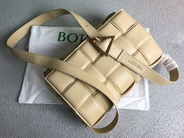 希少色ボッテガヴェネタ パデッド カセット コピー レザー製クロスボディバッグ boa26783 - 画像 (4)