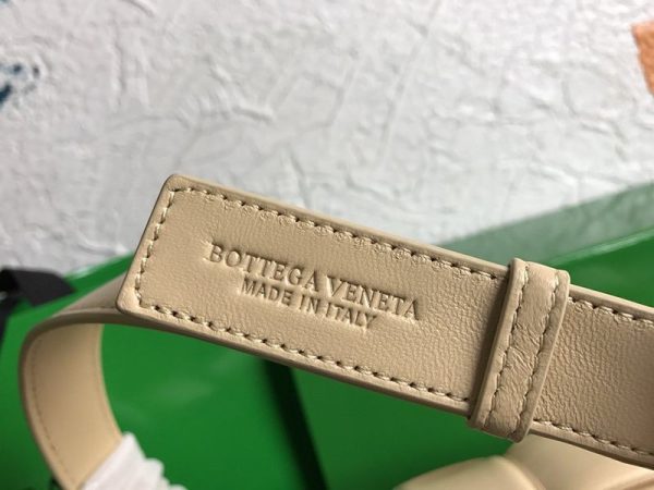 希少色ボッテガヴェネタ パデッド カセット コピー レザー製クロスボディバッグ boa26783 - 画像 (9)