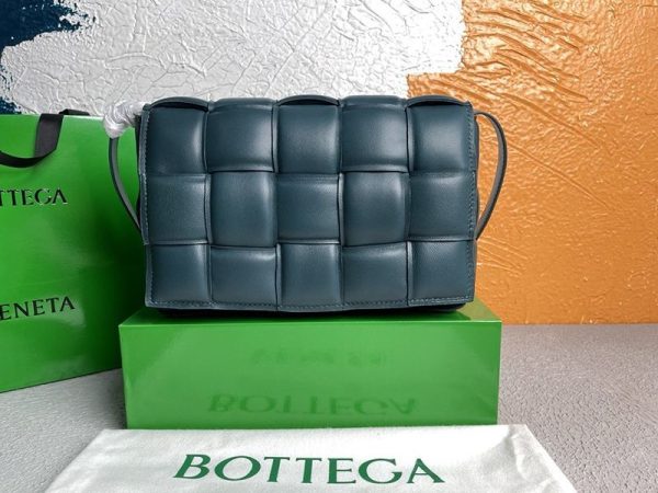 日本未入荷ボッテガヴェネタ パデッド カセット 偽物 レザー製クロスボディバッグ boa95690 - 画像 (2)