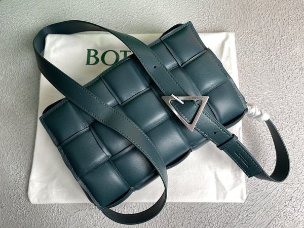 日本未入荷ボッテガヴェネタ パデッド カセット 偽物 レザー製クロスボディバッグ boa95690 - 画像 (4)