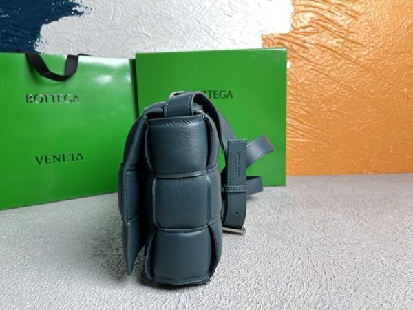 日本未入荷ボッテガヴェネタ パデッド カセット 偽物 レザー製クロスボディバッグ boa95690 - 画像 (5)