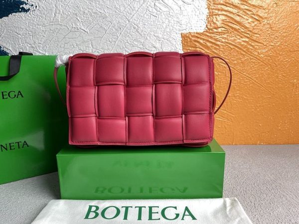 【日本未発売】ボッテガヴェネタ コピー パデッド カセット レザー製クロスボディバッグ boh60302 - 画像 (2)