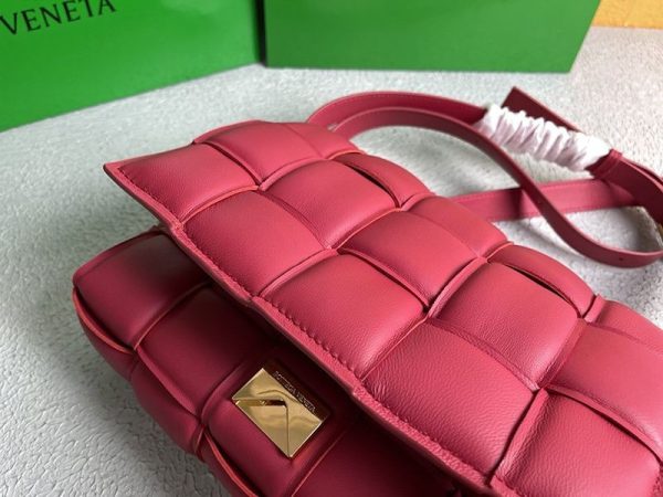 【日本未発売】ボッテガヴェネタ コピー パデッド カセット レザー製クロスボディバッグ boh60302 - 画像 (9)