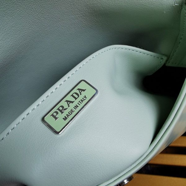 定番 プラダ★フラップ付きクレオショルダーバッグ 偽物 pum34476 - 画像 (9)