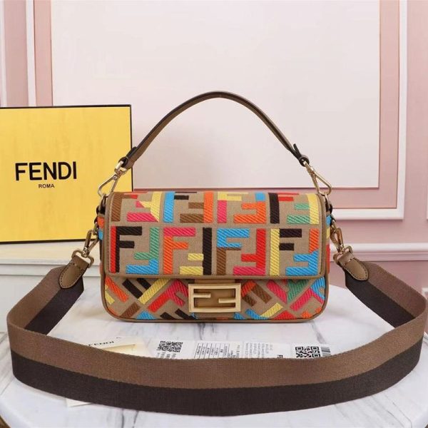 超話題!フェンディ バゲット コピー マルチカラーFFキャンバス バッグ 8BR600AHW7F18H2 - 画像 (2)