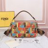 超話題!フェンディ バゲット コピー マルチカラーFFキャンバス バッグ 8BR600AHW7F18H2 - 画像 (3)