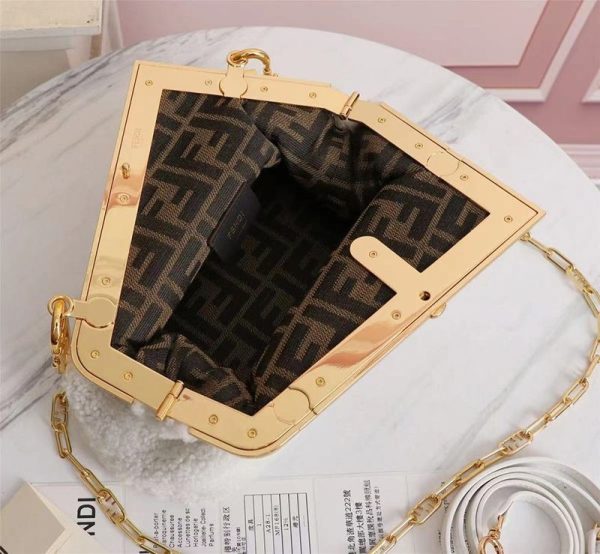 人気急上昇フェンディ ファースト 偽物 スモール シープスキンバッグ fee59070 - 画像 (8)