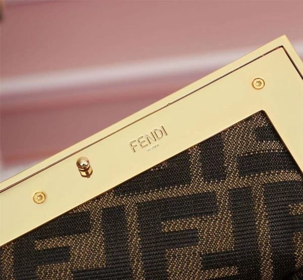 【日本未発売】フェンディ コピー ファースト スモール シープスキンバッグ fek00335 - 画像 (7)