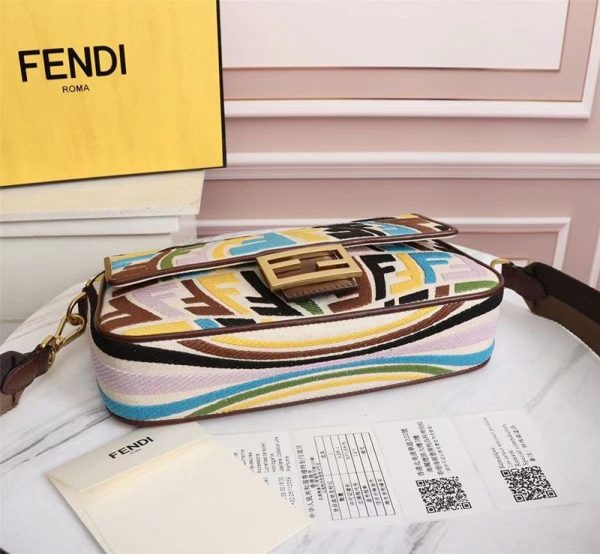 人気急上昇フェンディ 偽物 バゲット マルチカラーFFキャンバス バッグ fee82076 - 画像 (4)