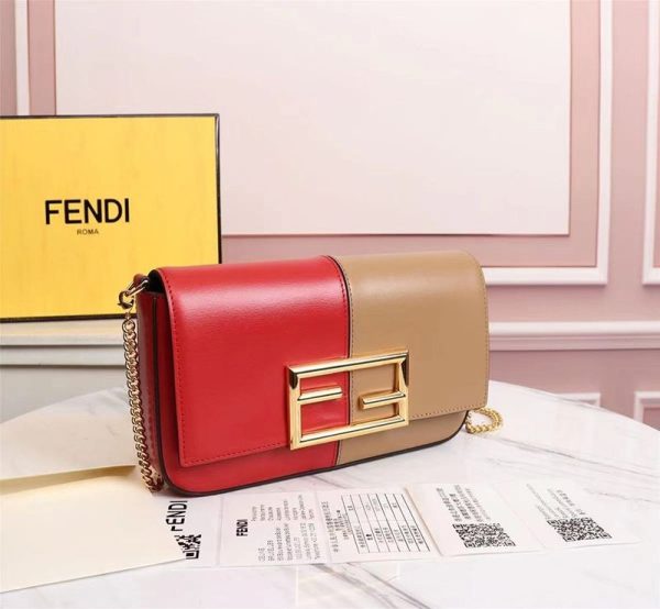 【日本未発売】フェンディ バゲット コピー レッド＆ベージュ スエード／レザー バッグ fer33299 - 画像 (2)