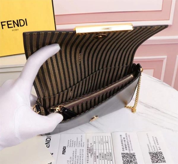 21-22AWフェンディ 偽物 財布内蔵ミニバッグ ポーチ付き ブラックレザー ミニバッグ 8BS032AHM0F0KUR - 画像 (8)