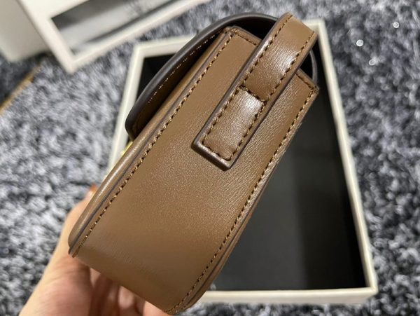 日本未入荷【セリーヌ ショルダーバッグ 偽物】トリオンフ ショルダーバッグ 茶色 Ces06930 - 画像 (5)
