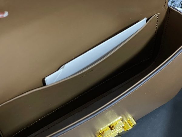 日本未入荷【セリーヌ ショルダーバッグ 偽物】トリオンフ ショルダーバッグ 茶色 Ces06930 - 画像 (7)