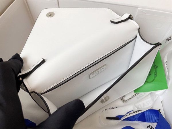 大人気!!新色 プラダレザーショルダーバッグ 【追跡付】 pum25599 - 画像 (8)