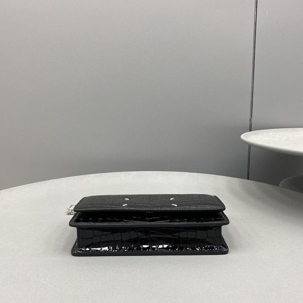 入手困難メゾンマルジェラ 偽物 クロコダイルプリントレザー チェーン ウォレット ショルダーバッグ Mak68036 - 画像 (3)