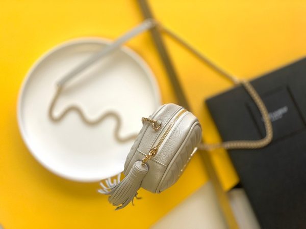 世界中で大人気♪サンローラン ショルダーバッグ コピー ルー ミニ バッグ キルティング グレイン レザー 6125791GF026951 - 画像 (3)