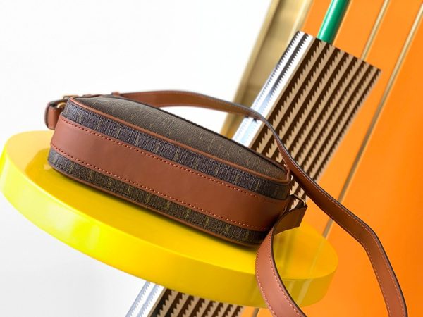 大人気！サンローラン ショルダーバッグ 偽物☆ルー キルティングレザー カメラバッグ Sac85306 - 画像 (10)
