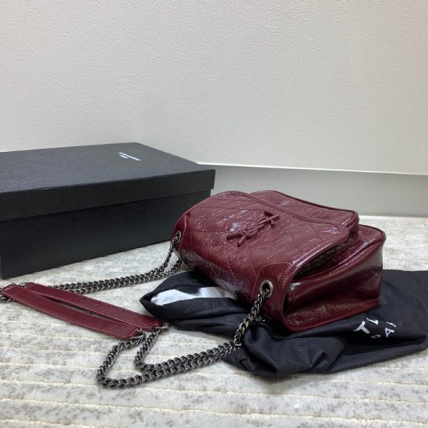 21AW新作サンローラン ショルダーバッグ 偽物 ニキ ミディアム クリンクルヴィンテージレザー 2モデル 6331580EN04100 - 画像 (5)