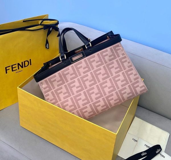 世界中で大人気♪フェンディピーカブー エックストート コピー FFウール バッグ feu42338 - 画像 (2)