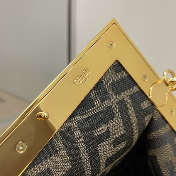 目を惹くカラーフェンディ ファースト コピー レザー バッグ fer55501 - 画像 (5)
