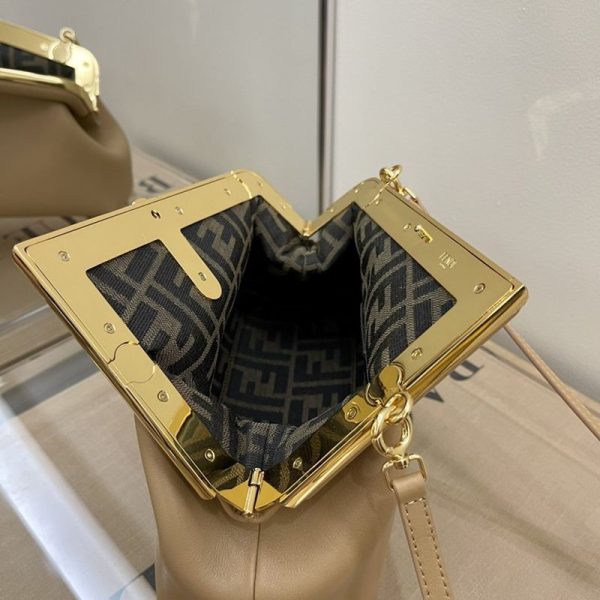 目を惹くカラーフェンディ ファースト コピー レザー バッグ fer55501 - 画像 (7)