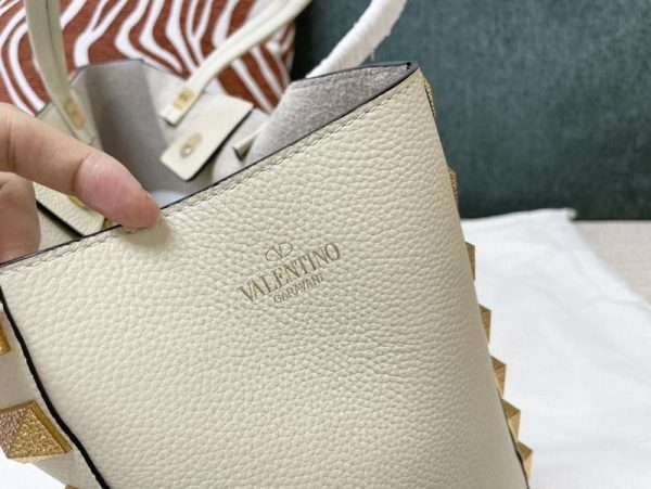 入手困難品！ヴァレンティノ トートバッグ コピーN級品 レザー Vul95299 - 画像 (5)