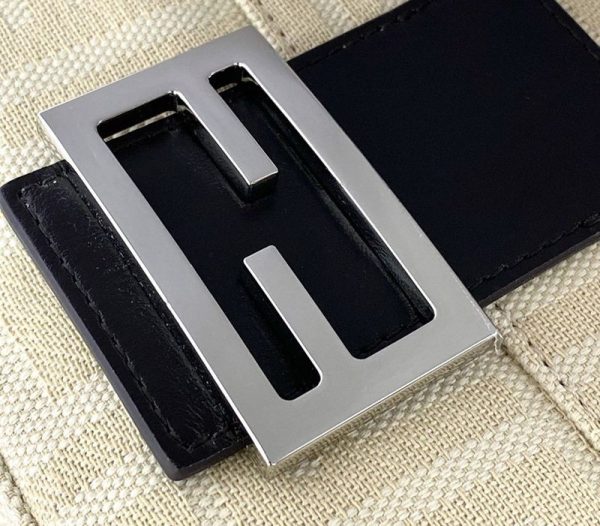 日本未入荷フェンディ 偽物 アンダーアームバッグ fee67941 - 画像 (5)