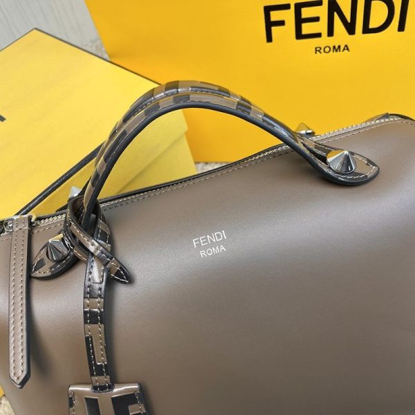 可愛いフェンディ バイ ザ ウェイ 偽物 ミディアム レザー ボストンバッグ fef32918 - 画像 (5)