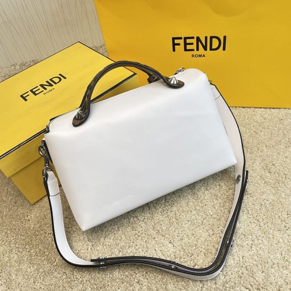 大人気!!新色フェンディ コピー バイ ザ ウェイ ミディアム レザー ボストンバッグ fek65311 - 画像 (3)