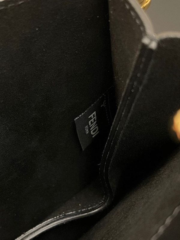 世界中で大人気♪フェンディ 偽物 タッチ レザー バッグ fej51286 - 画像 (8)