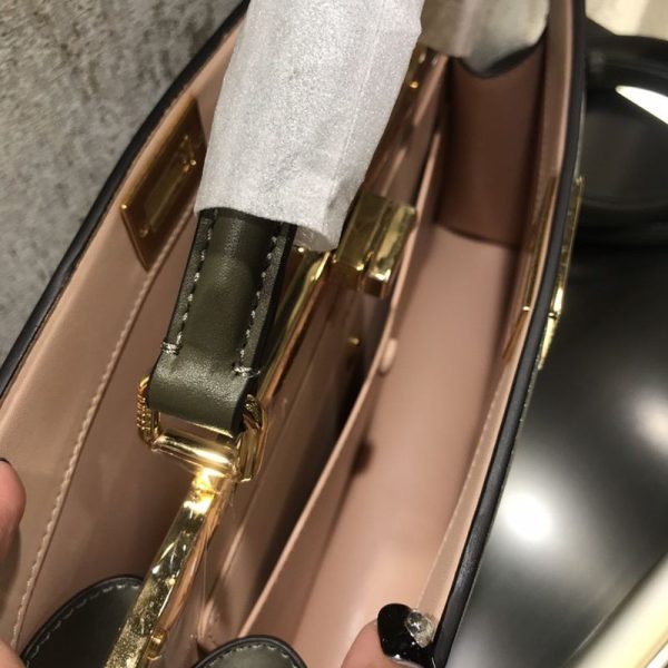 完売必至フェンディ ピーカブー 偽物 アイシーユー スモール レザーバッグ feh31625 - 画像 (6)