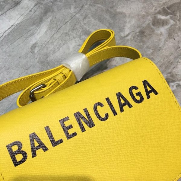 大人気！新色☆希少 バレンシアガ ショルダーバッグ 偽物カメラバッグ bag83787 - 画像 (5)