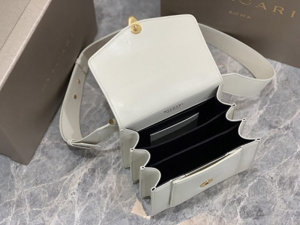 人気急上昇【ブルガリ】新色! SERPENTI FOREVER 白 ナッパ ハンドバッグ 偽物 Buj11725 - 画像 (9)