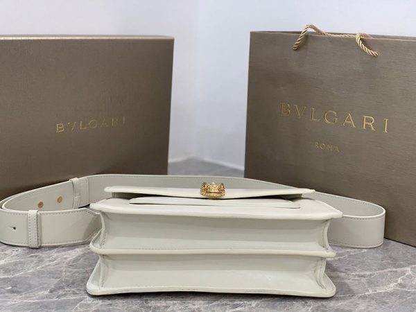 送料込【ブルガリ】新色! SERPENTI FOREVER 白 ナッパ ハンドバッグ Buy87368 - 画像 (4)