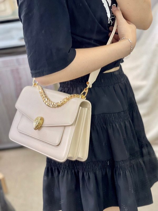 送料込【ブルガリ】新色! SERPENTI FOREVER 白 ナッパ ハンドバッグ Buy87368 - 画像 (11)