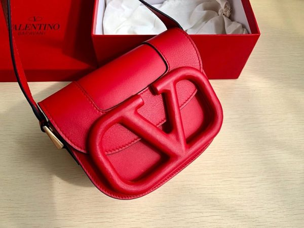 世界中で大人気♪ヴァレンティノ ショルダーバッグ 偽物 Vロゴ SUPERVEE レザー クロスボディバッグ Vuy49158 - 画像 (2)