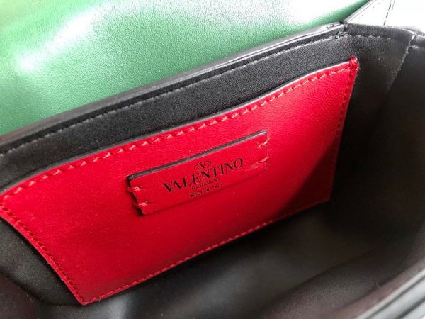 日本未入荷ヴァレンティノ ショルダーバッグ 偽物 Vロゴ SUPERVEE レザー クロスボディバッグ Vug17349 - 画像 (9)