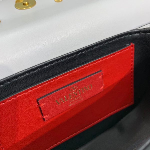 人気急上昇ヴァレンティノ ショルダーバッグ 偽物 Vロゴ SUPERVEE レザー クロスボディバッグ Vuo07144 - 画像 (8)