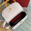 人気急上昇ヴァレンティノ ショルダーバッグ 偽物 Vロゴ SUPERVEE レザー クロスボディバッグ Vuo07144 - 画像 (7)